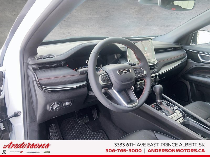 2026 Jeep Compass Trailhawk 2.0L Turbo / Class III Hitch  / Premium Alpine Audio