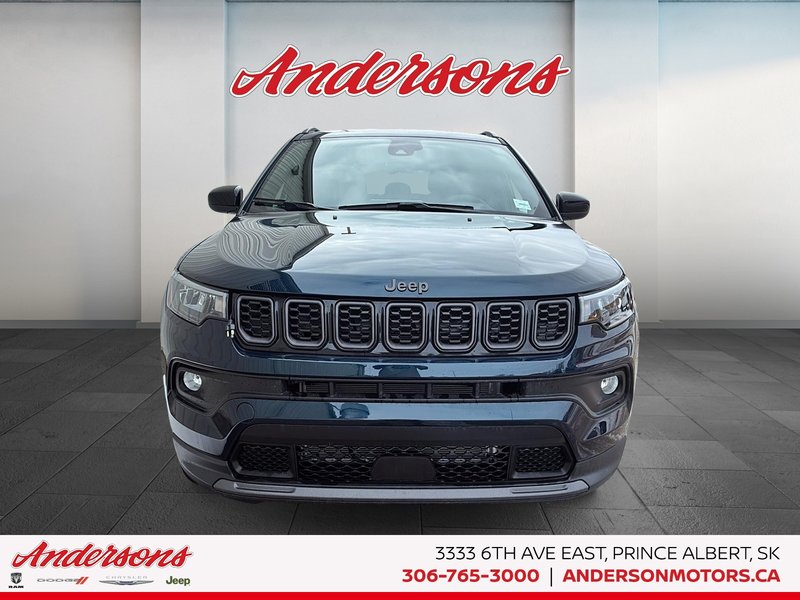 2026 Jeep Compass NORTH Altitude Special Edition / 10.1-Inch Uconnect NAV