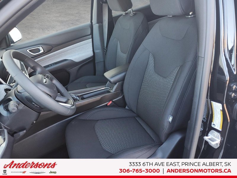 2026 Jeep Compass SPORT Heated Seats / Selec-Terrain / 8.4-Inch Display