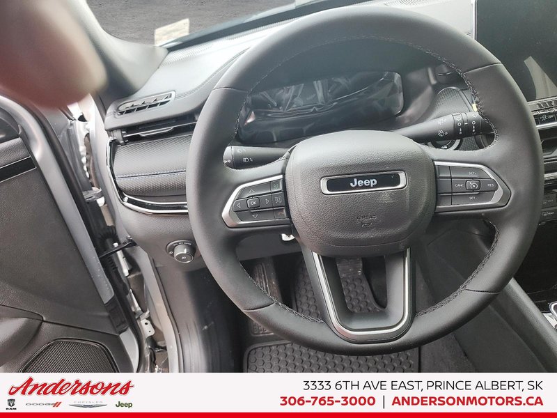 2026 Jeep Compass NORTH Altitude Special Edition / 10.1-Inch Uconnect NAV