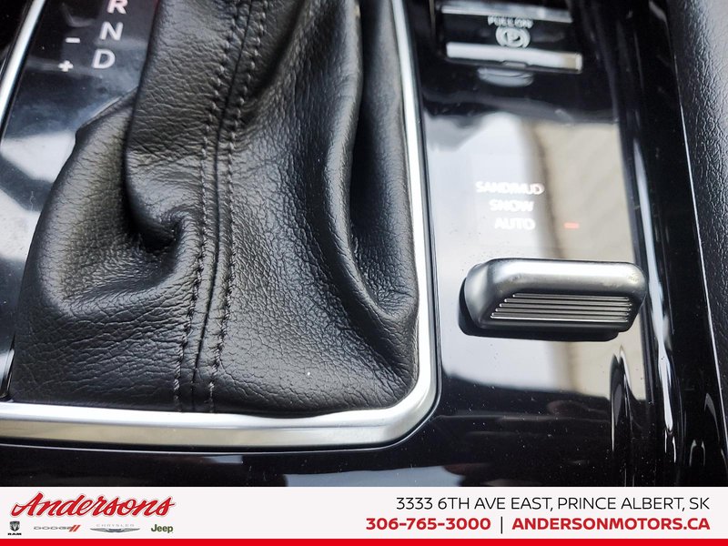 2026 Jeep Compass NORTH Altitude Special Edition / Dual-Pane Panoramic Sunroof / 10.1-Inch Uconnect NAV