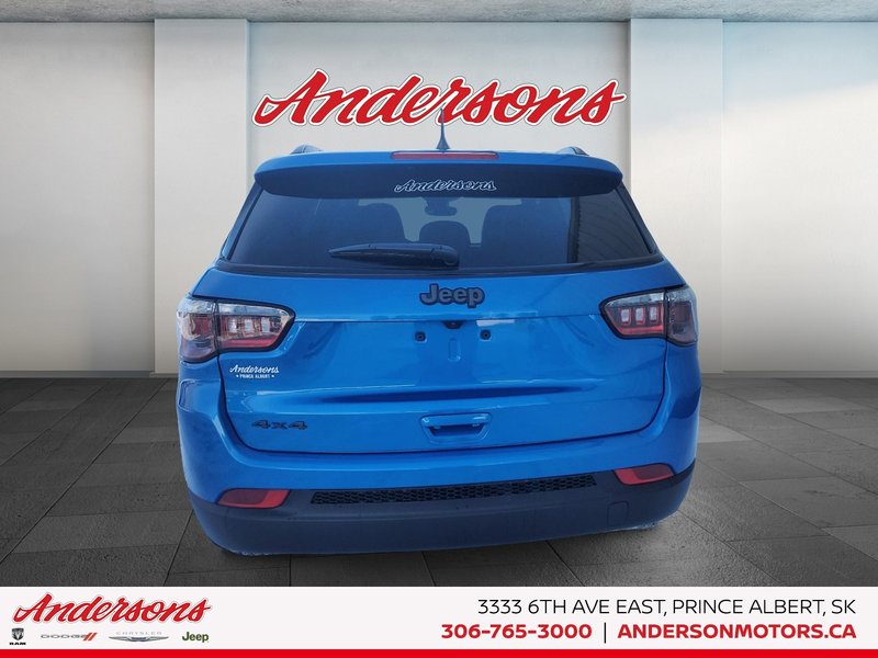 2026 Jeep Compass NORTH Altitude Special Edition / Dual-Pane Panoramic Sunroof / 10.1-Inch Uconnect NAV
