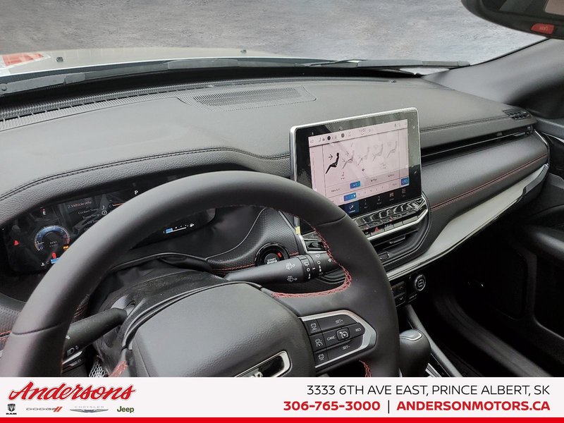2026 Jeep Compass TRAILHAWK Panoramic Sunroof / Alpine Stereo / Trailer Tow Group