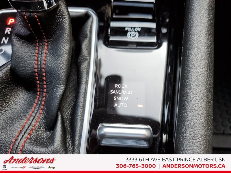 2026 Jeep Compass TRAILHAWK 2.0L Turbo / Alpine Audio / Panoramic Sunroof