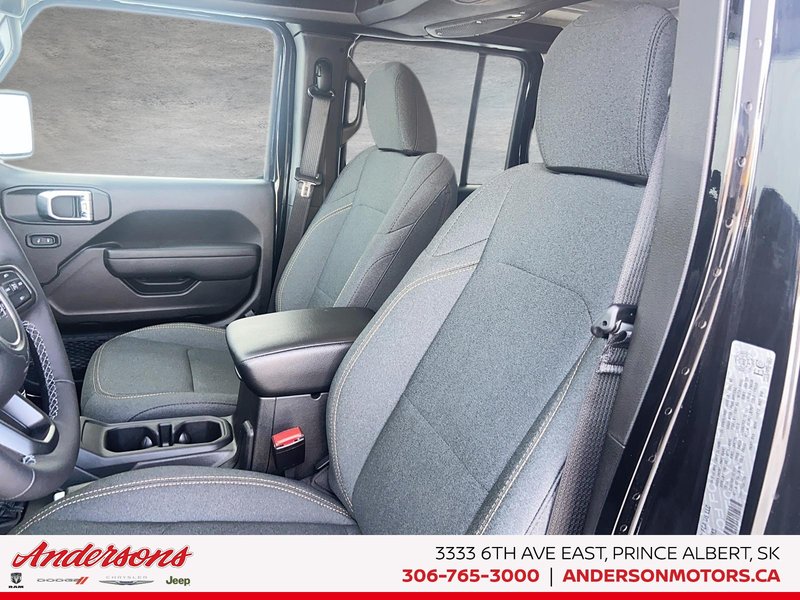 2026 Jeep Gladiator Willys 3.6L Pentastar V6 / Crew Cab / Class IV Hitch / Off-Road Plus