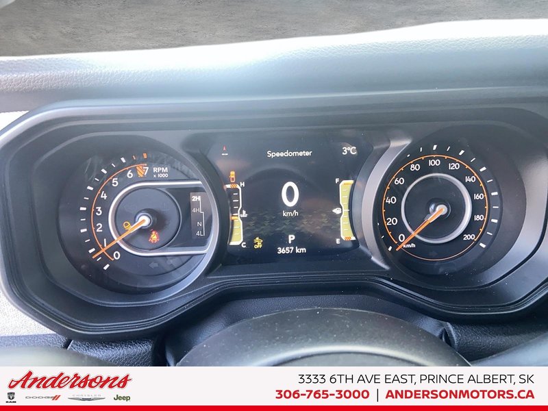 2026 Jeep Gladiator Willys 3.6L Pentastar V6 / Crew Cab / Class IV Hitch / Off-Road Plus