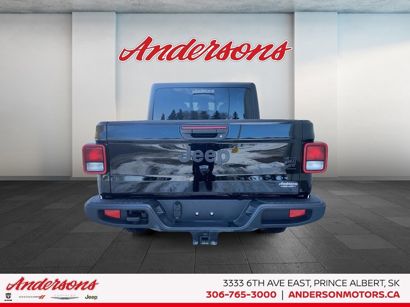 2026 Jeep Gladiator Willys 3.6L Pentastar V6 / Crew Cab / Class IV Hitch / Off-Road Plus