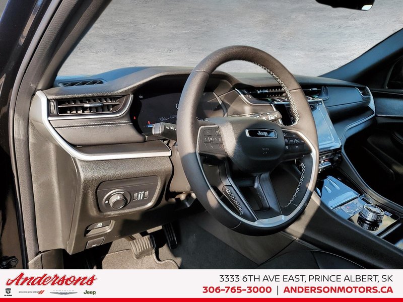 2025 Jeep Grand Cherokee L ALTITUDE Altitude Package / Trailer Tow / Wireless Charging