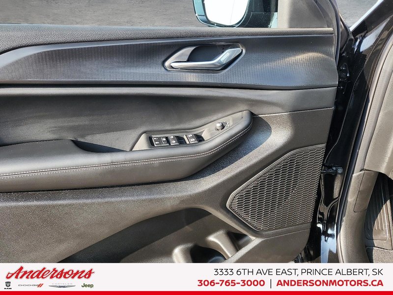 2025 Jeep Grand Cherokee L ALTITUDE Altitude Package / Trailer Tow / Wireless Charging