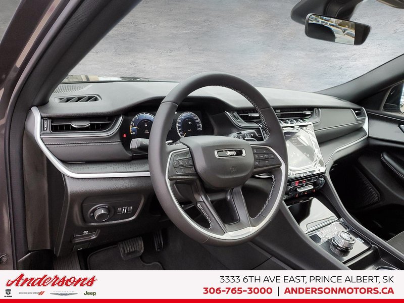 2025 Jeep Grand Cherokee L ALTITUDE Altitude Package / Trailer Tow / Heated Seats & Steering