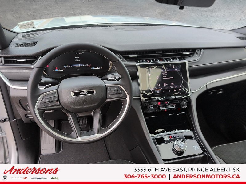 2025 Jeep Grand Cherokee L ALTITUDE Altitude Package / Trailer Tow / Heated Seats & Steering