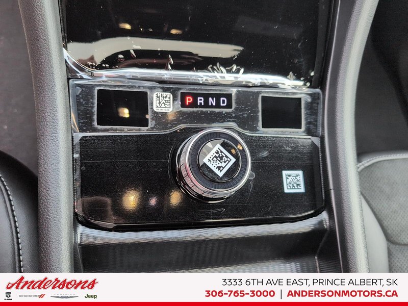 2025 Jeep Grand Cherokee L ALTITUDE Altitude Package / Trailer Tow / Heated Seats & Steering