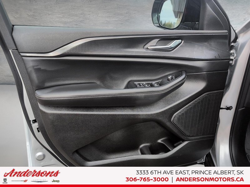 2025 Jeep Grand Cherokee L ALTITUDE Altitude Package / Trailer Tow / Heated Seats & Steering