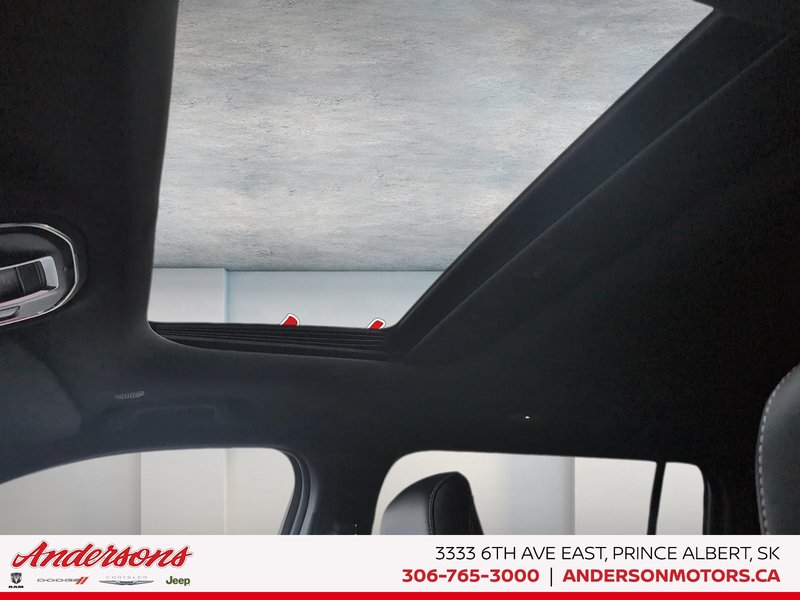 2025 Jeep Grand Cherokee L ALTITUDE Altitude Package / Trailer Tow / Heated Seats & Steering