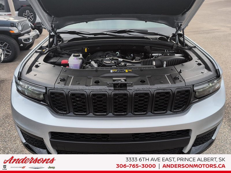 2025 Jeep Grand Cherokee L ALTITUDE Altitude Package / Trailer Tow / Heated Seats & Steering