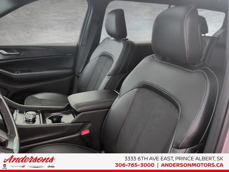 2025 Jeep Grand Cherokee L ALTITUDE Altitude Package / Trailer Tow / Heated Seats & Steering