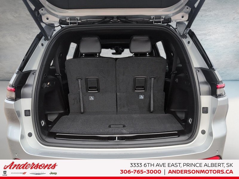 2025 Jeep Grand Cherokee L ALTITUDE Altitude Package / Trailer Tow / Heated Seats & Steering