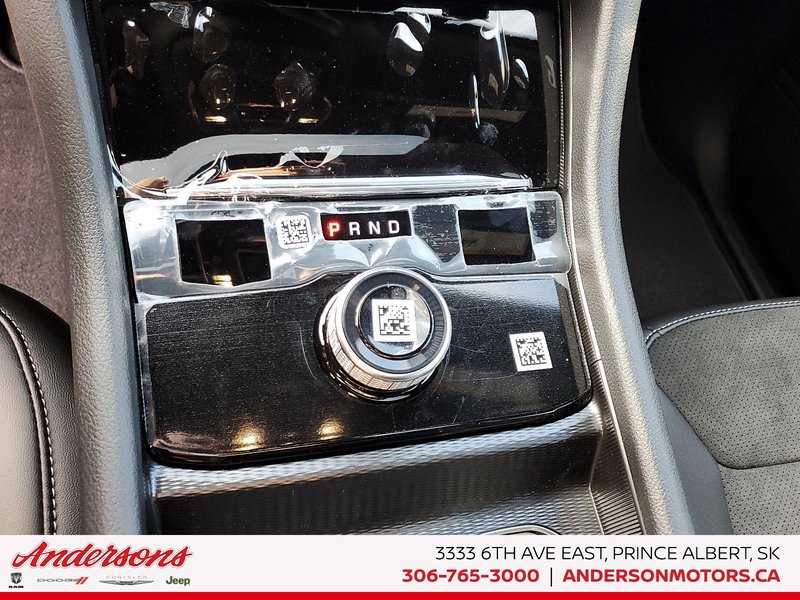 2025 Jeep Grand Cherokee L ALTITUDE Altitude Package / Trailer Tow / Heated Seats & Steering