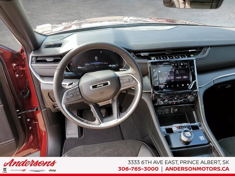 2025 Jeep Grand Cherokee L ALTITUDE Altitude Package / Trailer Tow / Heated Seats & Steering