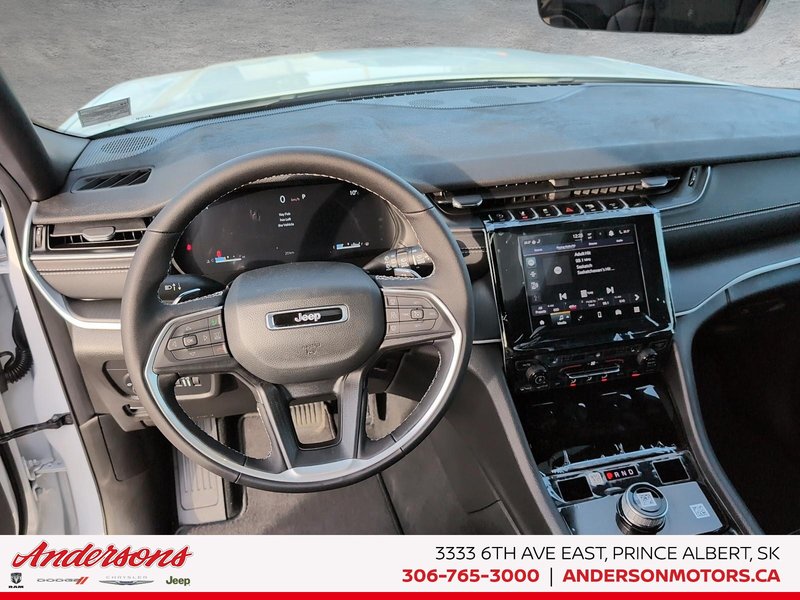 2025 Jeep Grand Cherokee L ALTITUDE Altitude Package / Trailer Tow / Heated Seats & Steering