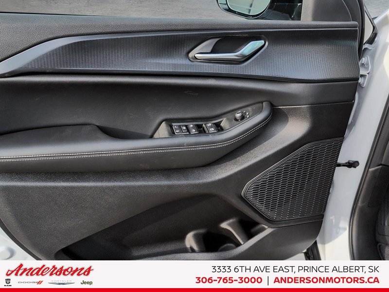 2025 Jeep Grand Cherokee L ALTITUDE Altitude Package / Trailer Tow / Heated Seats & Steering