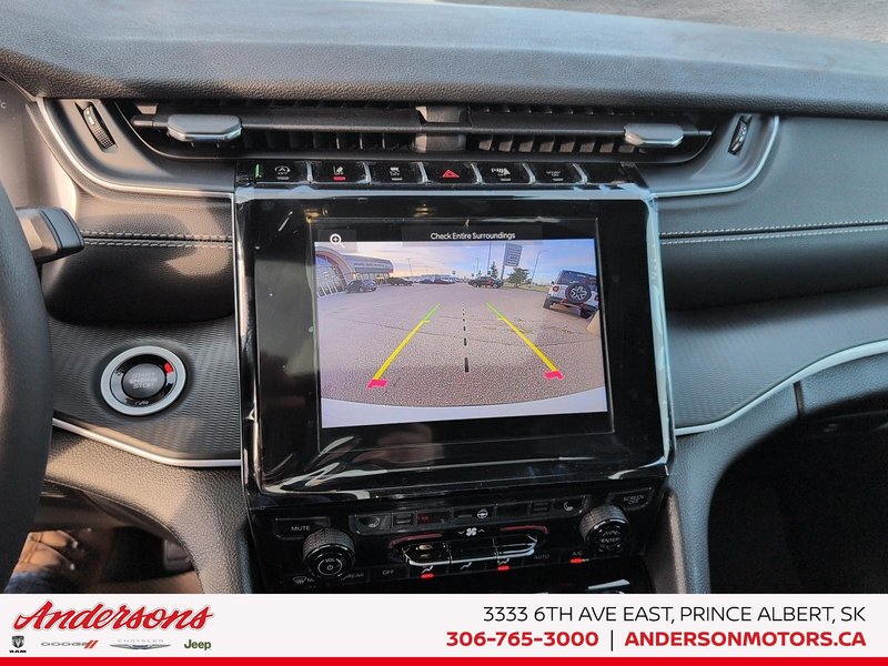 2025 Jeep Grand Cherokee L ALTITUDE Altitude Package / Trailer Tow / Heated Seats & Steering