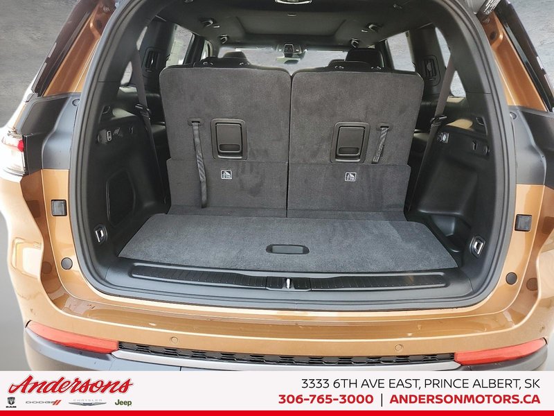 2026 Jeep Grand Cherokee L LIMITED 2.0L Turbo / 506-watt nine-speaker audio / Panoramic Roof