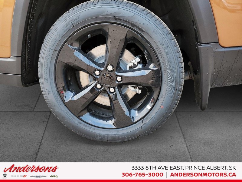 2026 Jeep Grand Cherokee L LIMITED 2.0L Turbo / 506-watt nine-speaker audio / Panoramic Roof