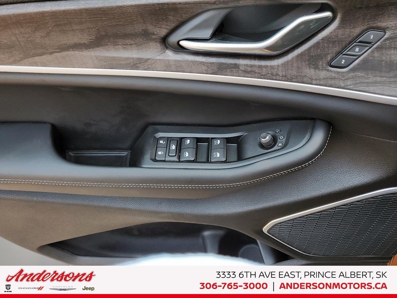 2026 Jeep Grand Cherokee L LIMITED 2.0L Turbo / 506-watt nine-speaker audio / Panoramic Roof