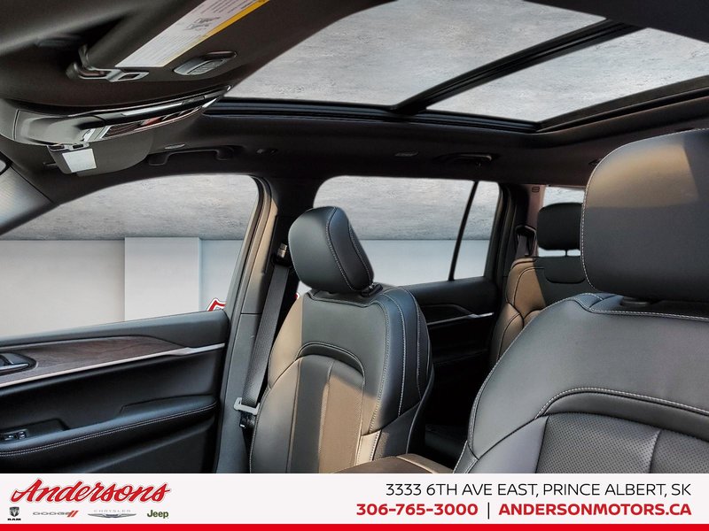 2026 Jeep Grand Cherokee L LIMITED 2.0L Turbo / 506-watt nine-speaker audio / Panoramic Roof