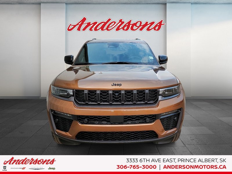 2026 Jeep Grand Cherokee L LIMITED 2.0L Turbo / 506-watt nine-speaker audio / Panoramic Roof