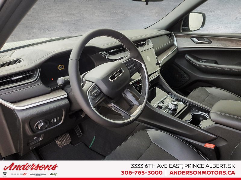 2026 Jeep Grand Cherokee L ALTITUDE Three Rows / Wireless Charging / ParkSense