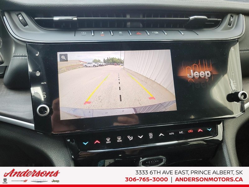2026 Jeep Grand Cherokee L ALTITUDE Three Rows / Wireless Charging / ParkSense