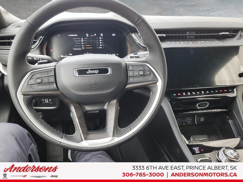 2026 Jeep Grand Cherokee L ALTITUDE Three Rows / Wireless Charging / ParkSense