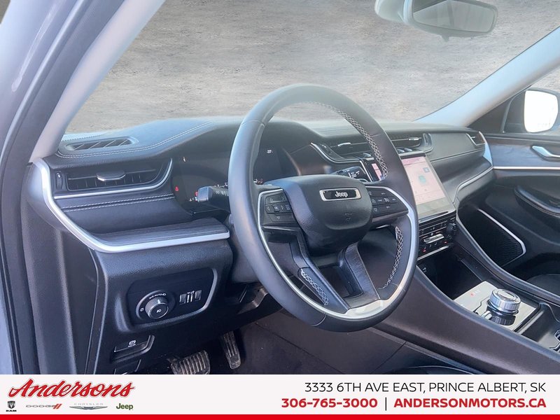 2024 Jeep Grand Cherokee Limited 3.6L Pentastar V6 / Black Appearance Package / Panoramic Sunroof
