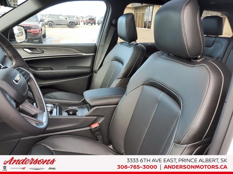2025 Jeep Grand Cherokee LIMITED Black Appearance / Sunroof / Alpine Stereo