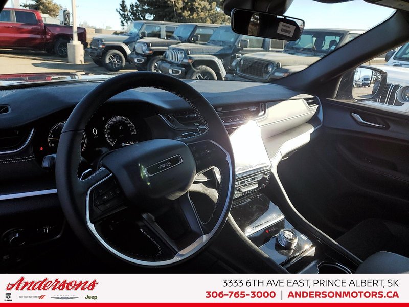 2025 Jeep Grand Cherokee LAREDO ALTITUDE Adaptive Cruise Control / Trailer Tow