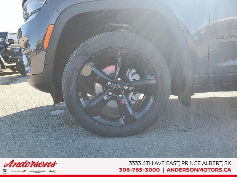 2025 Jeep Grand Cherokee LAREDO ALTITUDE Adaptive Cruise Control / Trailer Tow