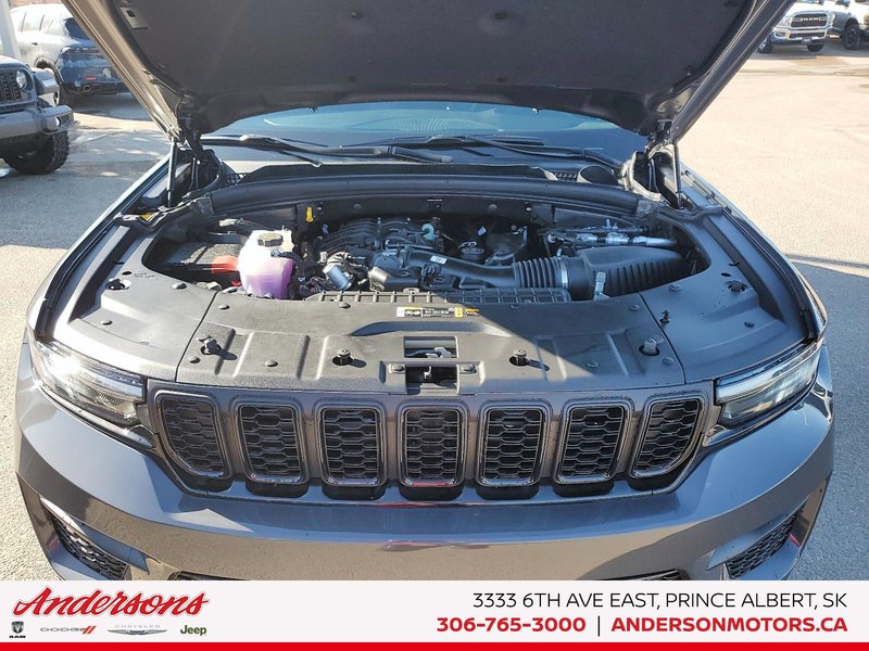 2025 Jeep Grand Cherokee LAREDO ALTITUDE Adaptive Cruise Control / Trailer Tow