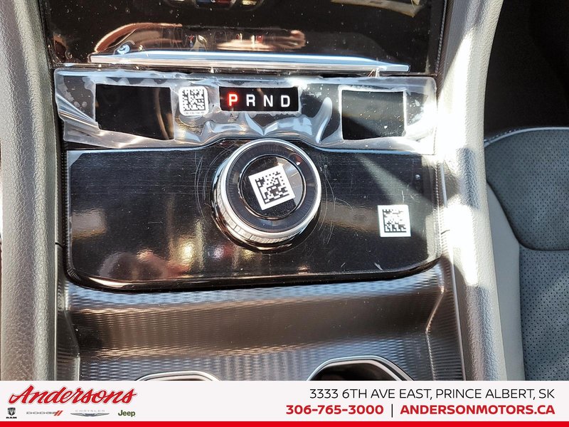 2025 Jeep Grand Cherokee LAREDO ALTITUDE Altitude Package / Trailer Tow / Wireless Charging