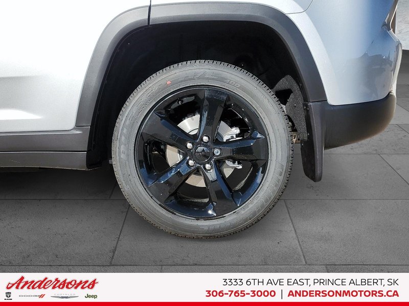 2025 Jeep Grand Cherokee LAREDO ALTITUDE Altitude Package / Trailer Tow / Wireless Charging