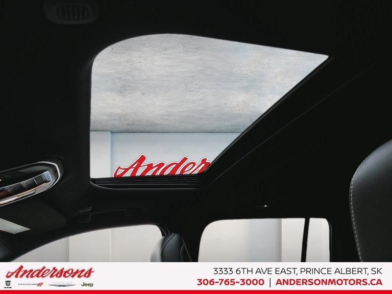 2025 Jeep Grand Cherokee LAREDO ALTITUDE Altitude Package / Trailer Tow / Power Sunroof