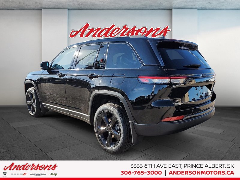 2025 Jeep Grand Cherokee LIMITED Luxury Tech Group / Black Appearance / Panoramic Sunroof