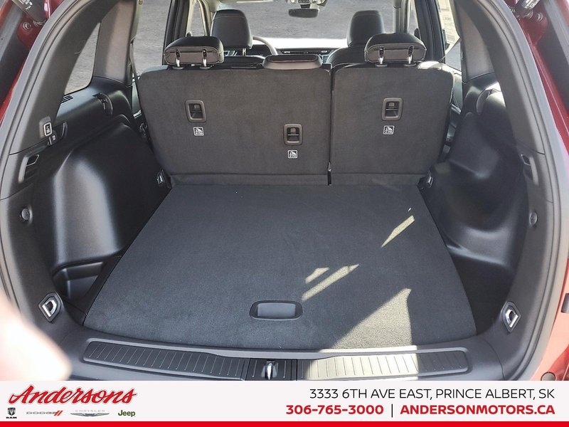 2025 Jeep Grand Cherokee LIMITED Luxury Tech Group / Black Appearance / Panoramic Sunroof