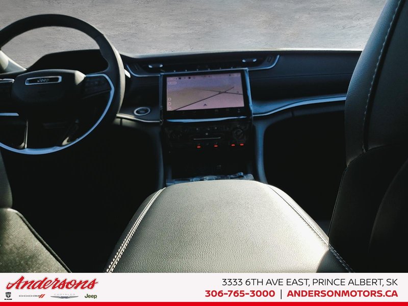 2025 Jeep Grand Cherokee LIMITED Luxury Tech Group / Black Appearance / Panoramic Sunroof