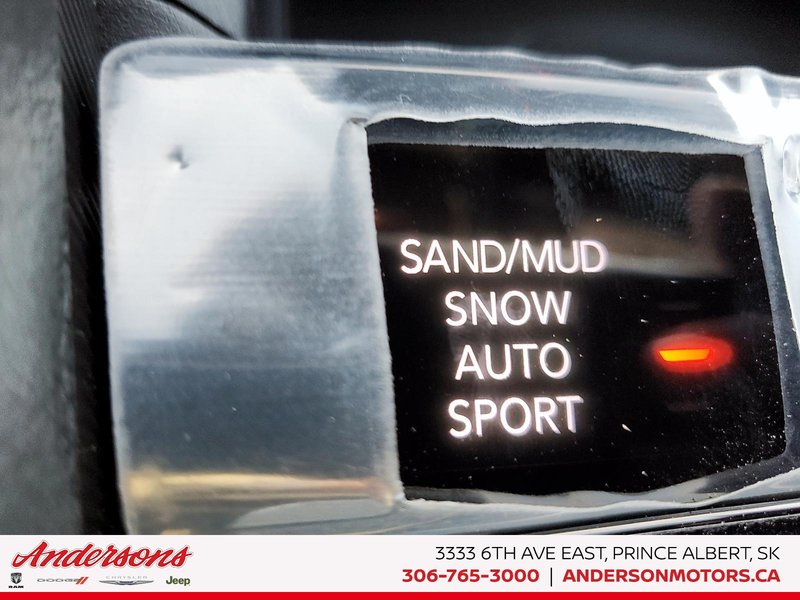 2025 Jeep Grand Cherokee LIMITED Luxury Tech Group / Black Appearance / Panoramic Sunroof