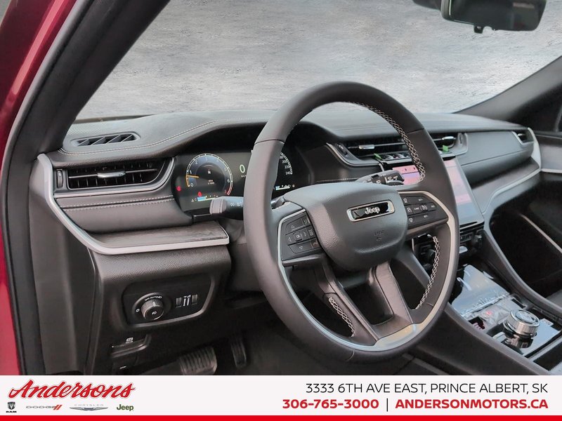 2025 Jeep Grand Cherokee LIMITED Luxury Tech Group / Black Appearance Pkg / Panoramic Sunroof