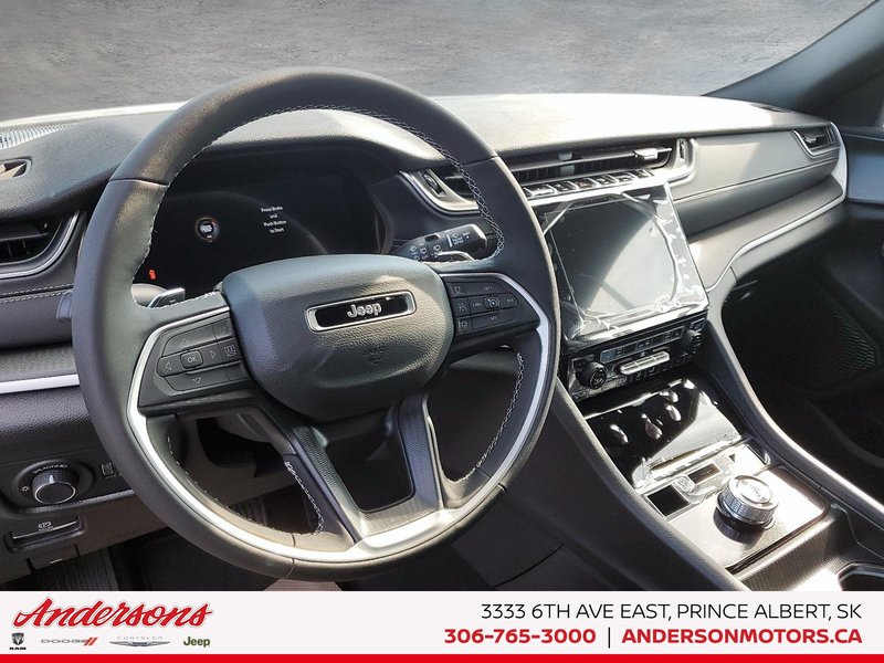 2025 Jeep Grand Cherokee LAREDO ALTITUDE Altitude Package / Trailer Tow / Heated Seats & Steering