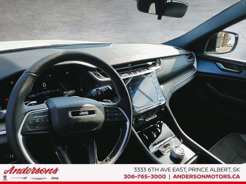 2025 Jeep Grand Cherokee LAREDO ALTITUDE Altitude Package / Trailer Tow / Heated Seats & Steering