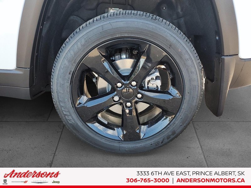 2025 Jeep Grand Cherokee LAREDO ALTITUDE Altitude Package / Trailer Tow / Heated Seats & Steering